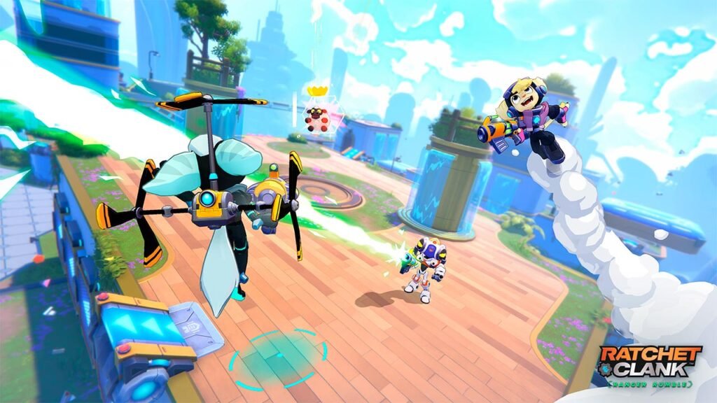 A imagem mostra uma intensa partida de Ratchet & Clank: Ranger Rumble, destacando a mobilidade e a ação acelerada do jogo. Personagens utilizam equipamentos tecnológicos para voar, disparar armas e se deslocar rapidamente por uma arena futurista, enquanto enfrentam adversários em um cenário colorido e cheio de plataformas. A cena evidencia o combate dinâmico, a verticalidade dos mapas e o ritmo frenético que caracterizam as batalhas multiplayer do jogo